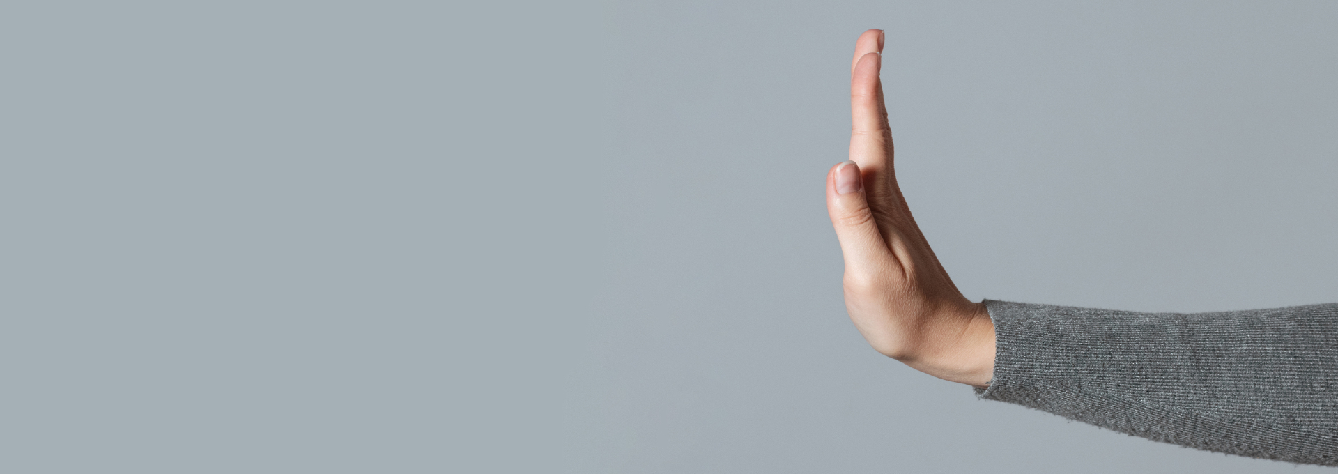 Eine Hand zeigt eine Stopp-Geste