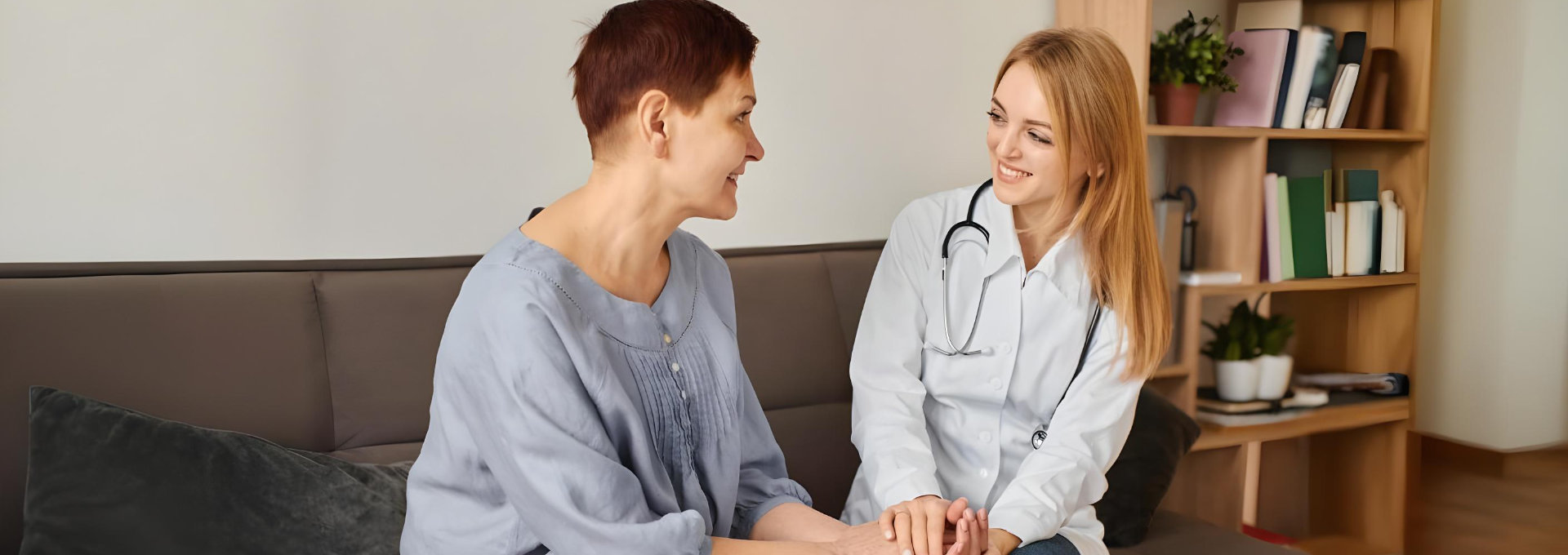 Beratungsgespräch mit Patientin und Ärztin