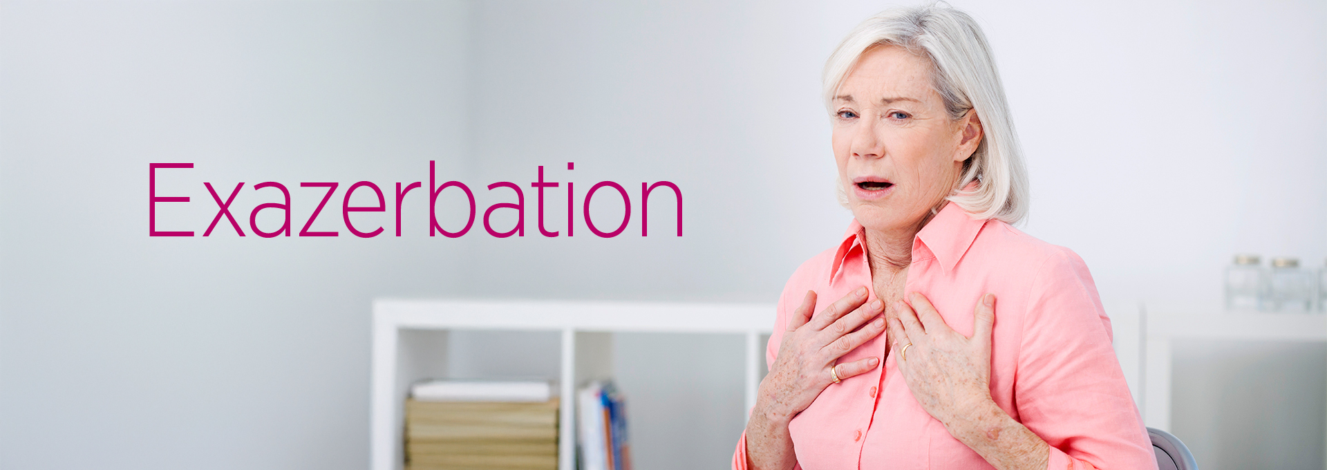 Frau, die schwer einatmet, daneben steht das Wort Exazerbation